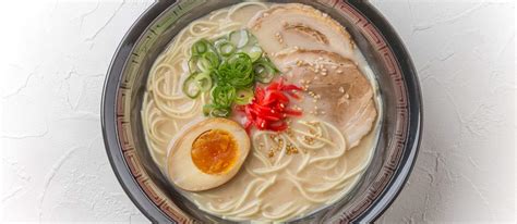  Hakata Ramen: Een Romige Santenbroetsj met een Explosie van Umami Smaken!