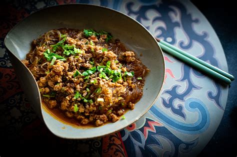  Yuncheng Ma Yi Shang Shu: Een Geurige Reis Door Kruidige Gepofte Broodjes en Smaakt Vol Ontbijt-Geweldigheid!